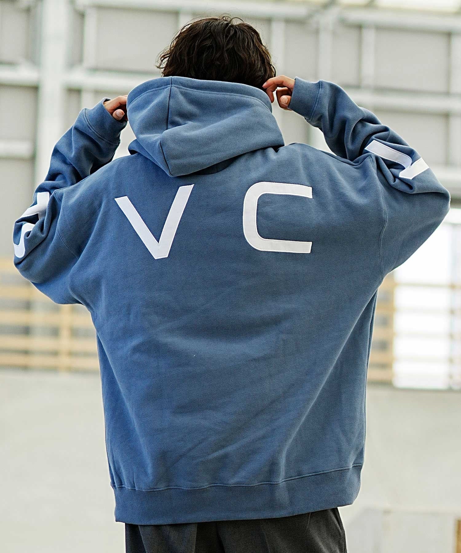 RVCA/ルーカ メンズ プルオーバーパーカー バックプリント ルーズシルエット BD042-158(BMK0-S)