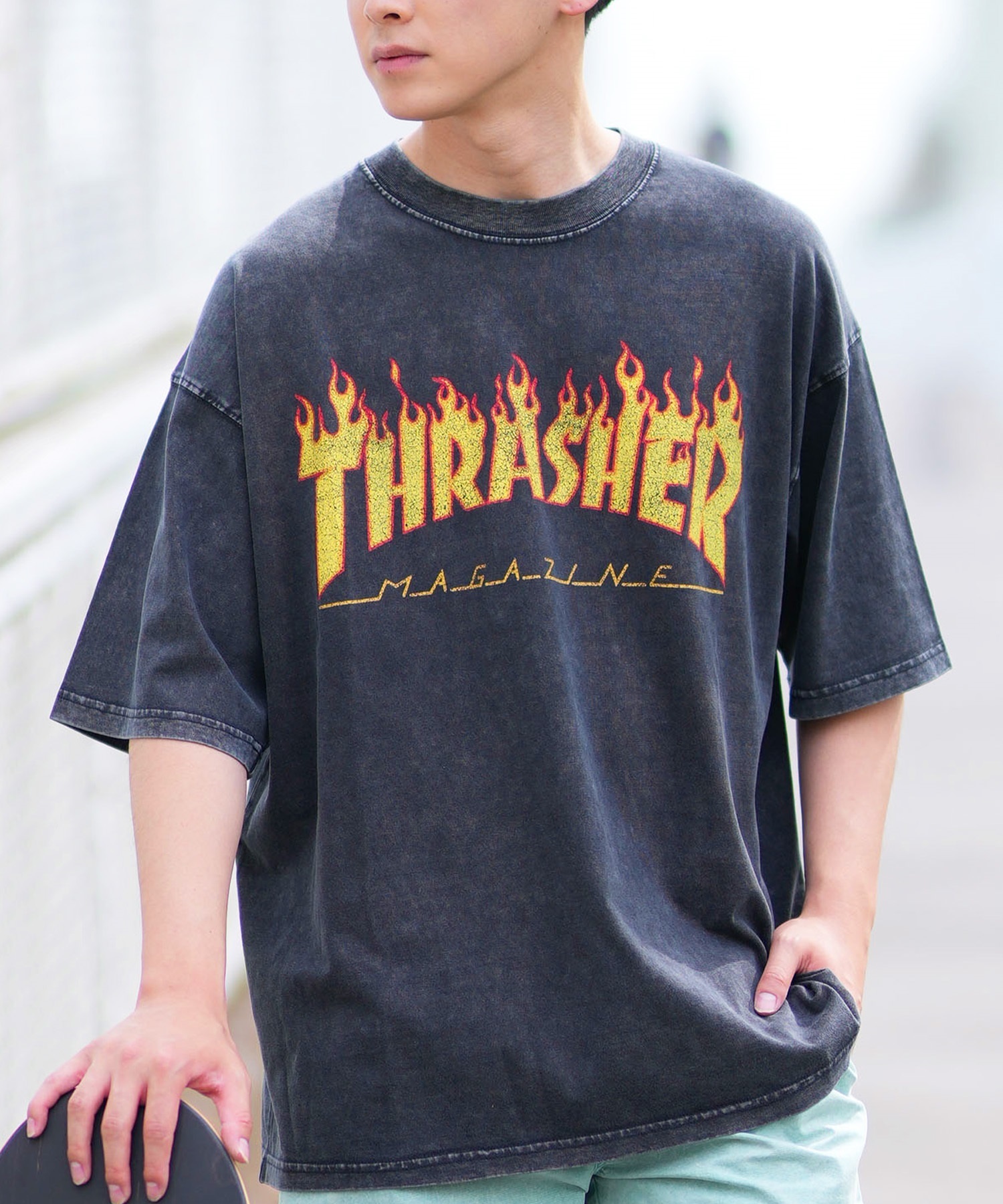 THRASHER スラッシャー メンズ 半袖 Tシャツ ブランドロゴ ピグメント加工 THMM-24SMSST01 ムラサキスポーツ限定(BLK1-M)