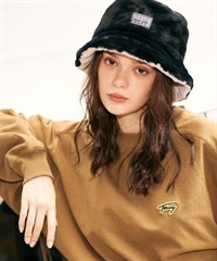 TOMMY JEANS/トミージーンズ バケットハット FUZZY REV. BUCKET ファジーリバーシブル フェイク ファー AW15459(BK/WT-FREE)