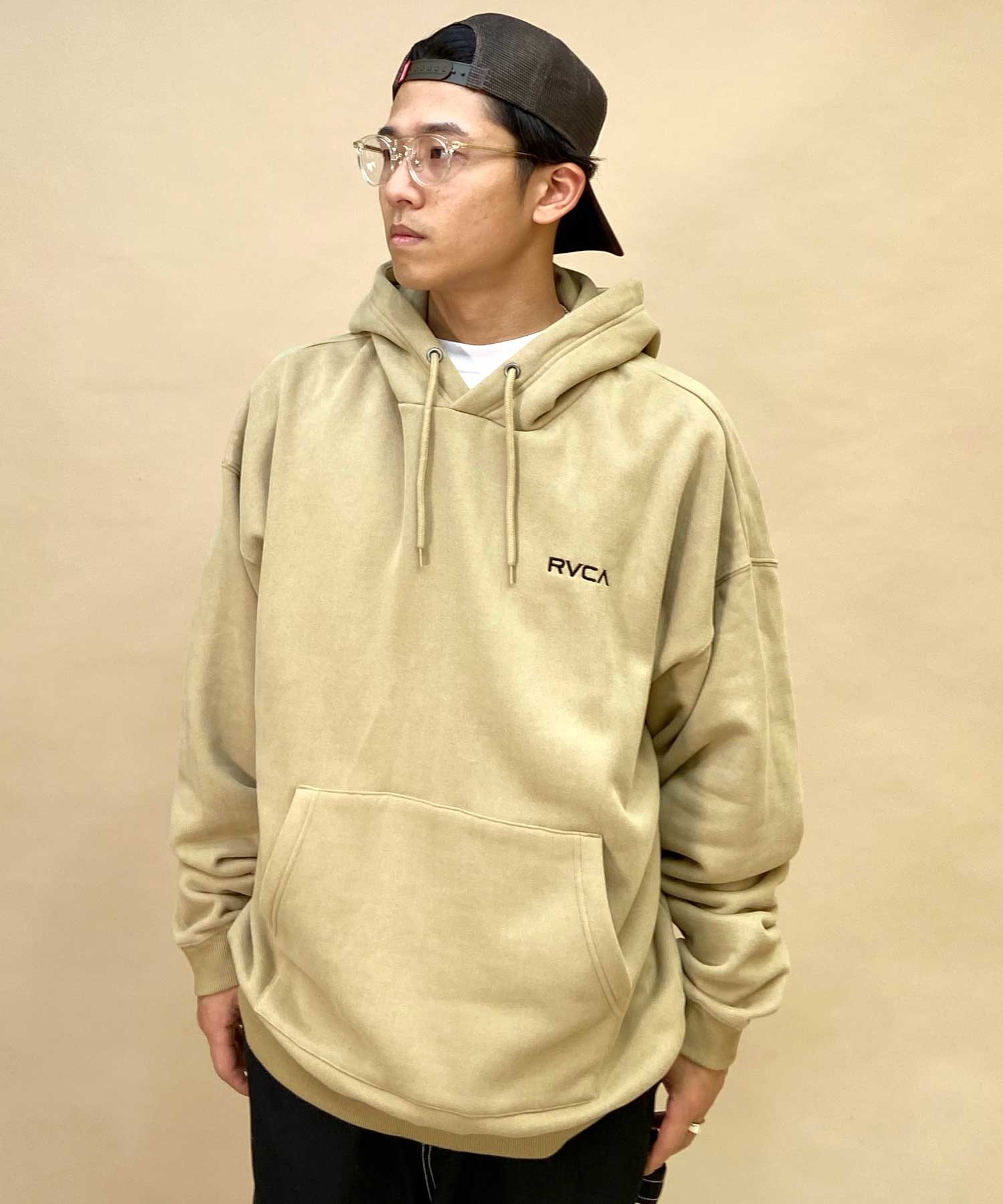 RVCA/ルーカ メンズ スクエア ロゴ オーバーサイズ クルーネック