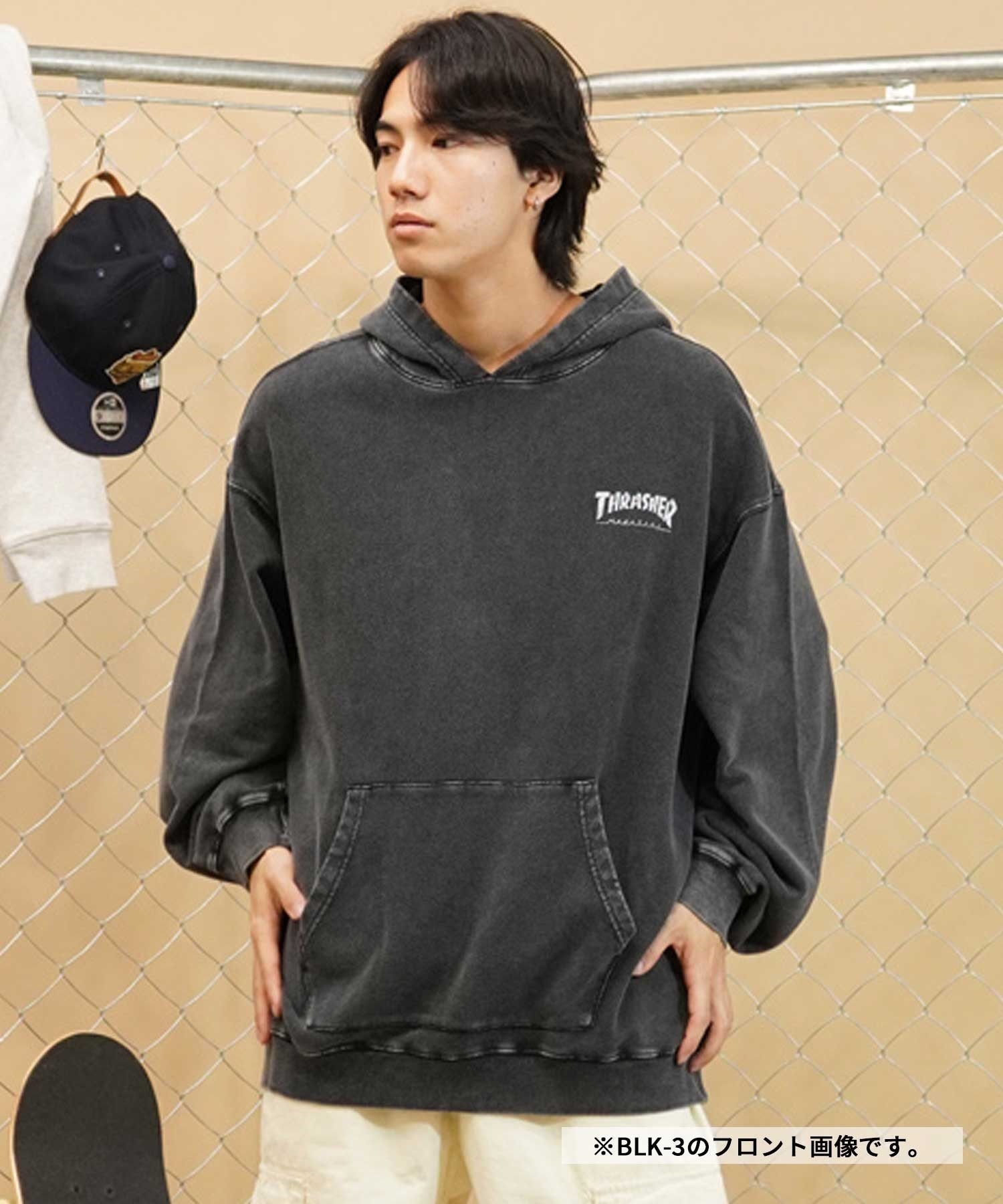 【ムラサキスポーツ別注】THRASHER/スラッシャー パウダーブリーチ加工 プルパーカ カスレプリント  ビッグシルエット 古着風テイスト THM-24ASHD01(BLK-3-M)