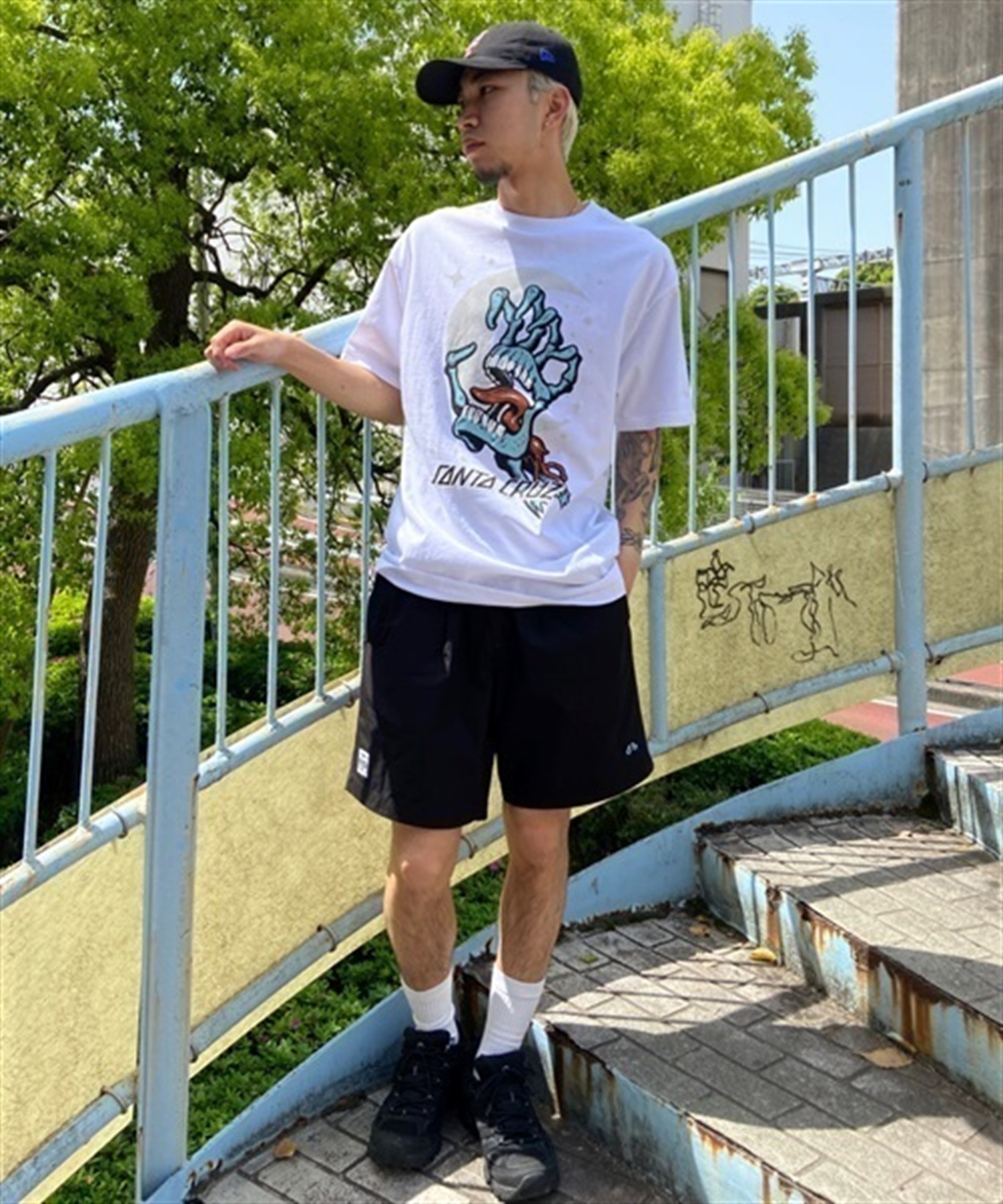 SANTA CRUZ サンタクルーズ COSMIC BONE HAND STRIP S/S 502231413 メンズ 半袖 Tシャツ KK1 D12(WT-M)