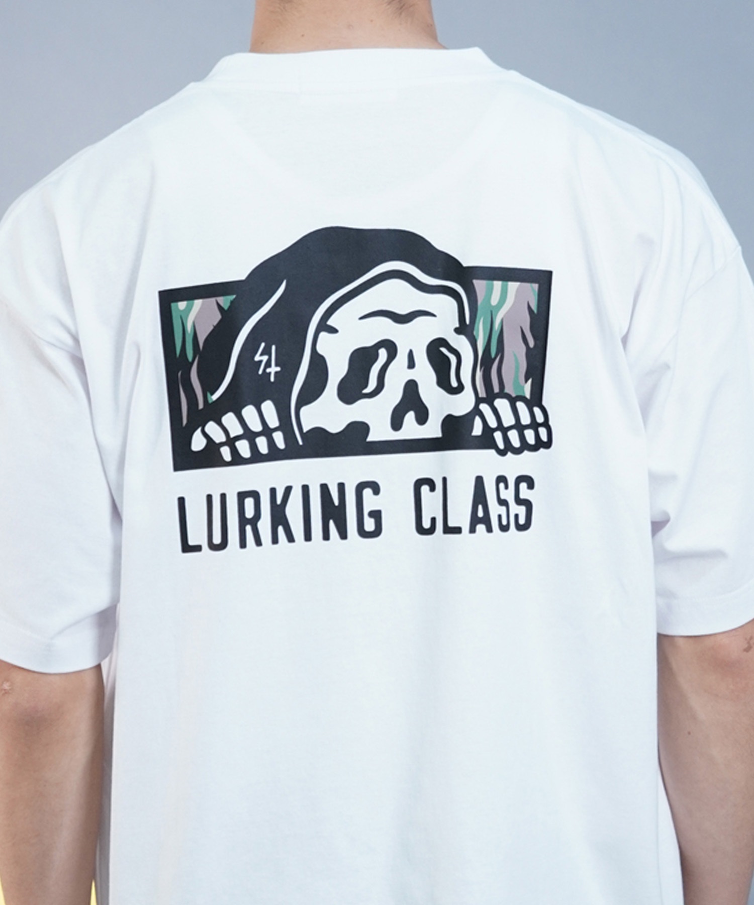 【 ムラサキスポーツ限定】LURKING CLASS ラーキングクラス メンズ 半袖 Tシャツ バックプリント カモ柄 ST24STM14(BLACK-M)