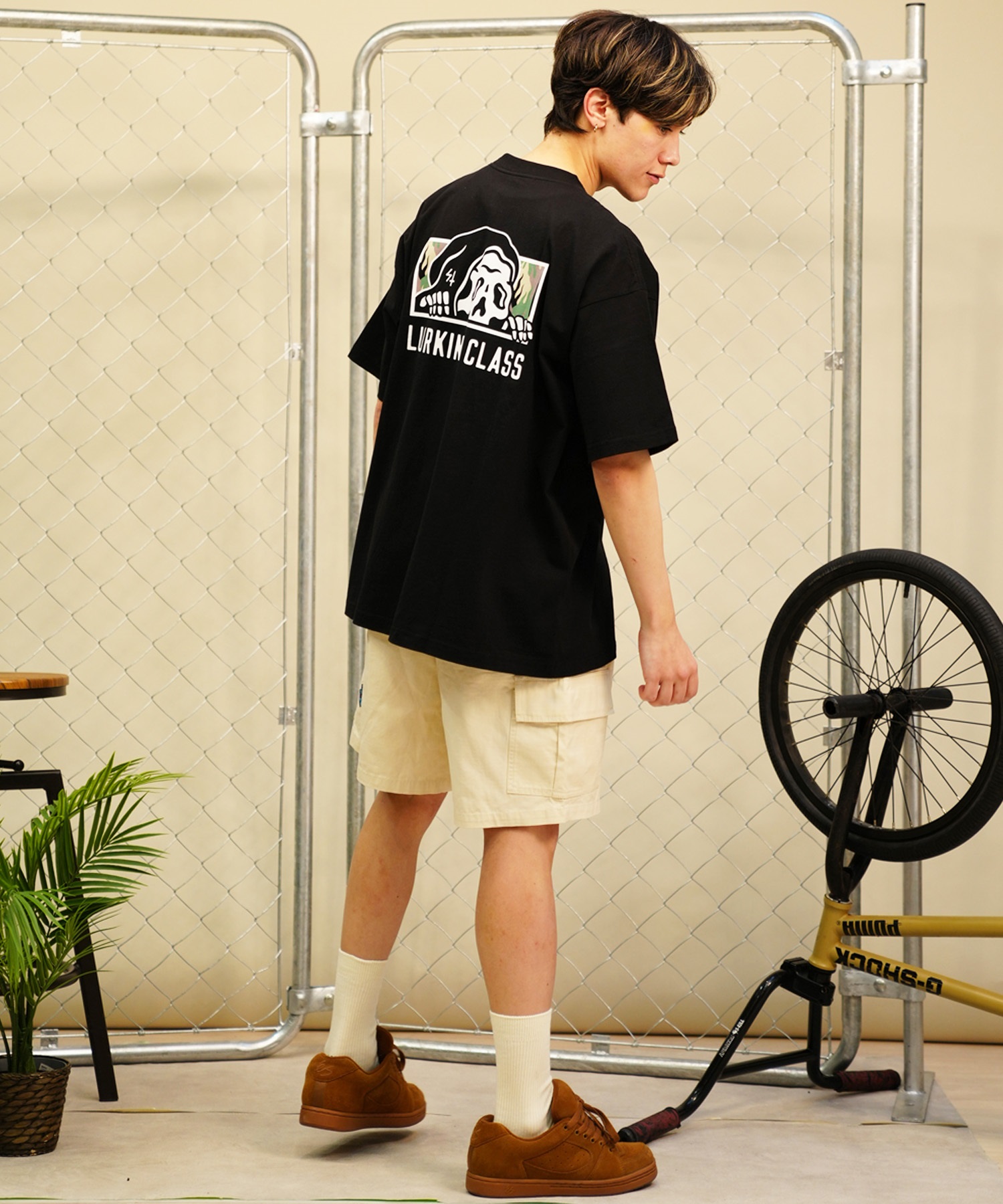 【 ムラサキスポーツ限定】LURKING CLASS ラーキングクラス メンズ 半袖 Tシャツ バックプリント カモ柄 ST24STM14(BLACK-M)