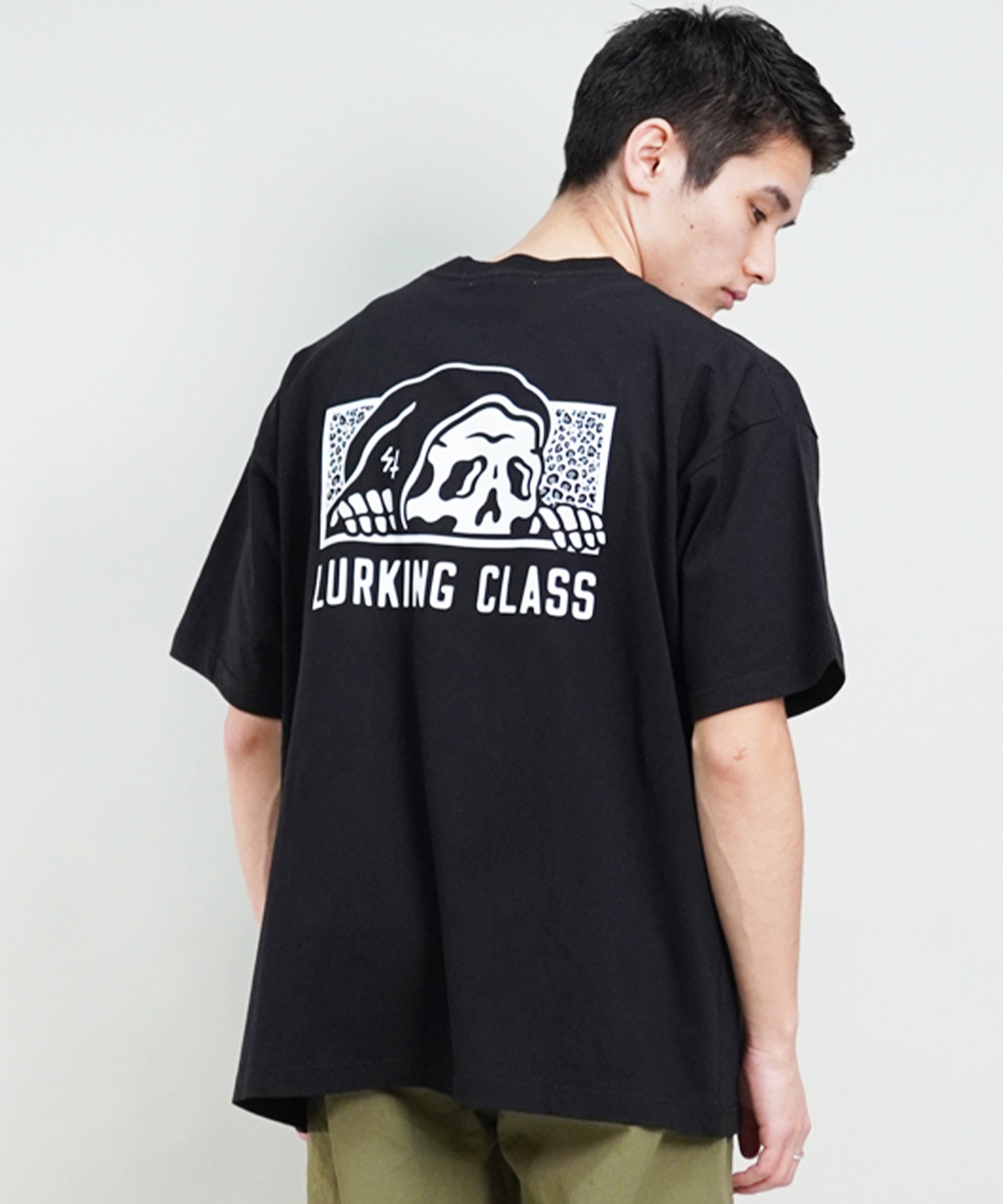 【 ムラサキスポーツ限定】LURKING CLASS ラーキングクラス メンズ 半袖 Tシャツ バックプリント レオパード柄 ST24STM15(WHITE-M)