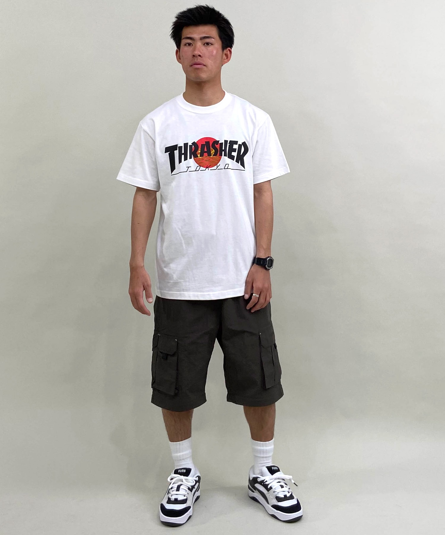 THRASHER スラッシャー TOKYOロゴ 和柄 青海波 さくら アレンジ TH91426-TOKYO メンズ 半袖 Tシャツ ムラサキスポーツ限定(WT/NV-M)