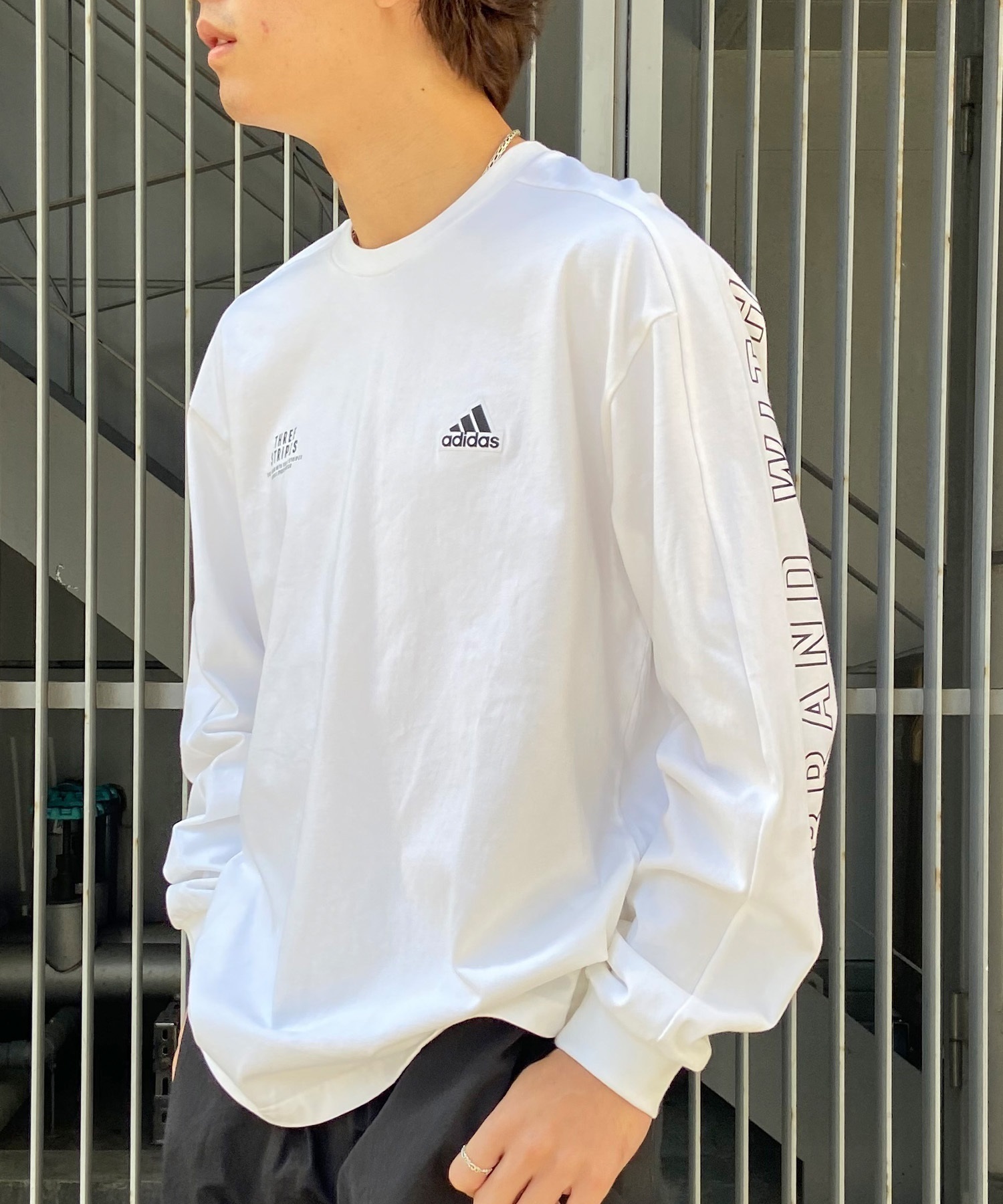 adidas アディダス メンズ レディース 長袖 Tシャツ ロンＴ スリーブプリント クルーネック オーバーサイズ JSY26 ロングスリーブ｜ムラサキスポーツオンラインストア  通販