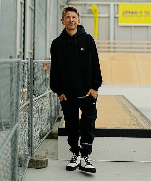 【ムラサキスポーツ限定】  NEW ERA/ニューエラ TECHSWEAT PANTS WORDM スウェット パンツ 撥水 セットアップ対応 14107841(BLK-M)