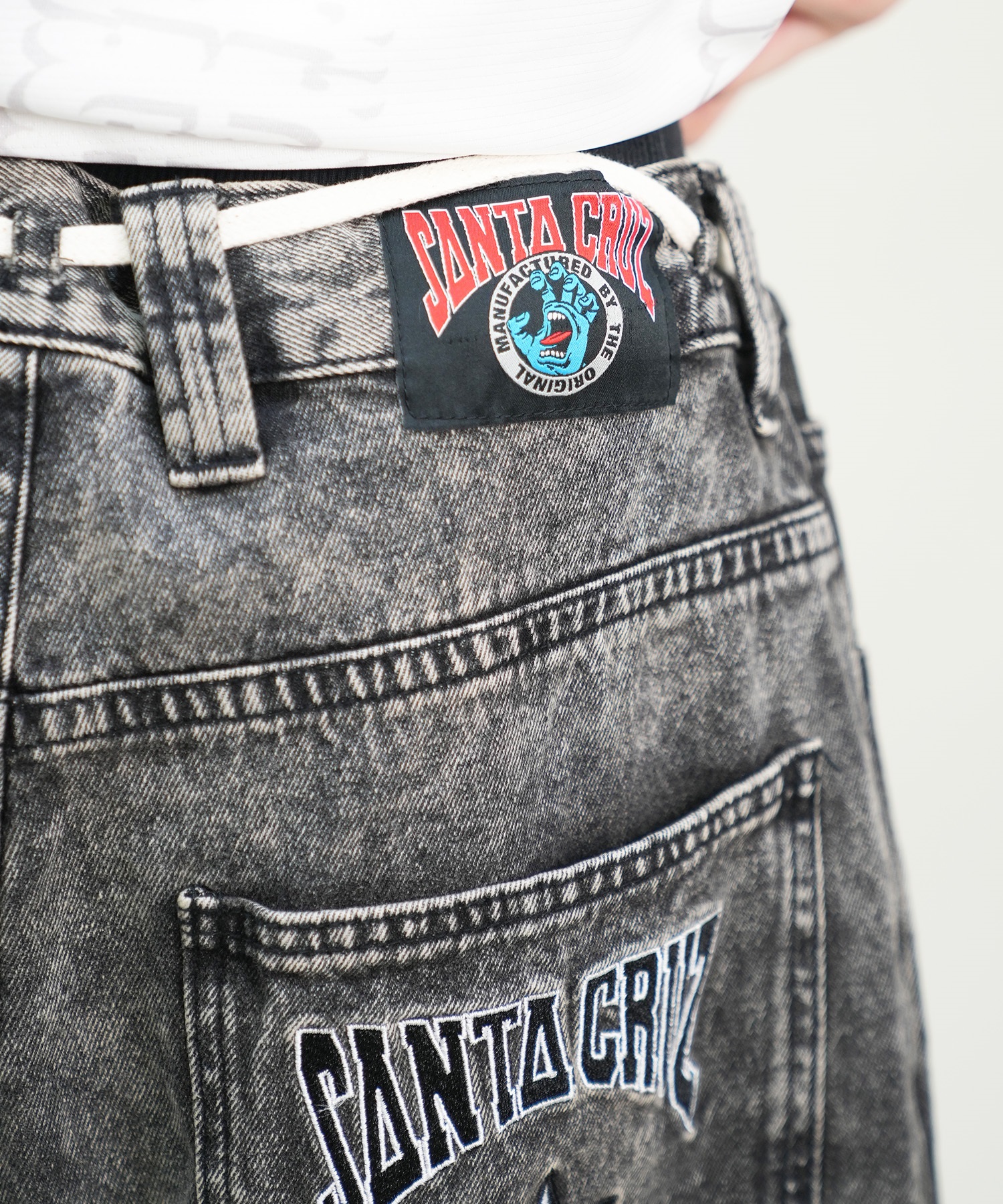 SANTACRUZ サンタクルーズ ショートパンツ メンズ デニムショーツ ロング丈 Patches Jeans 2.0 Shorts 502242502 ムラサキスポーツ限定(BKSTW-M)