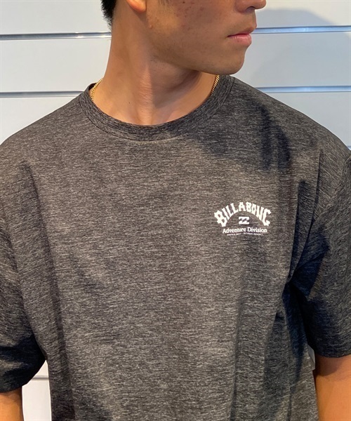 【クーポン対象】BILLABONG ビラボン BD011-856 メンズ ラッシュガード 半袖 UVカット 水陸両用 ユーティリティ ラッシュTシャツ 吸水速乾 KX1 D23(GRBK-M)