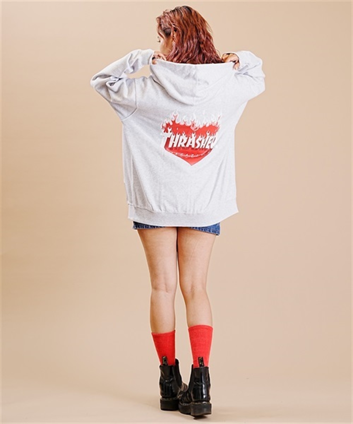 THRASHER/スラッシャー パーカー ジップアップ バックプリントハート柄 フレイムロゴ ビッグシルエット ムラサキスポーツ限定 THMUL-23F0002(BLK-M)