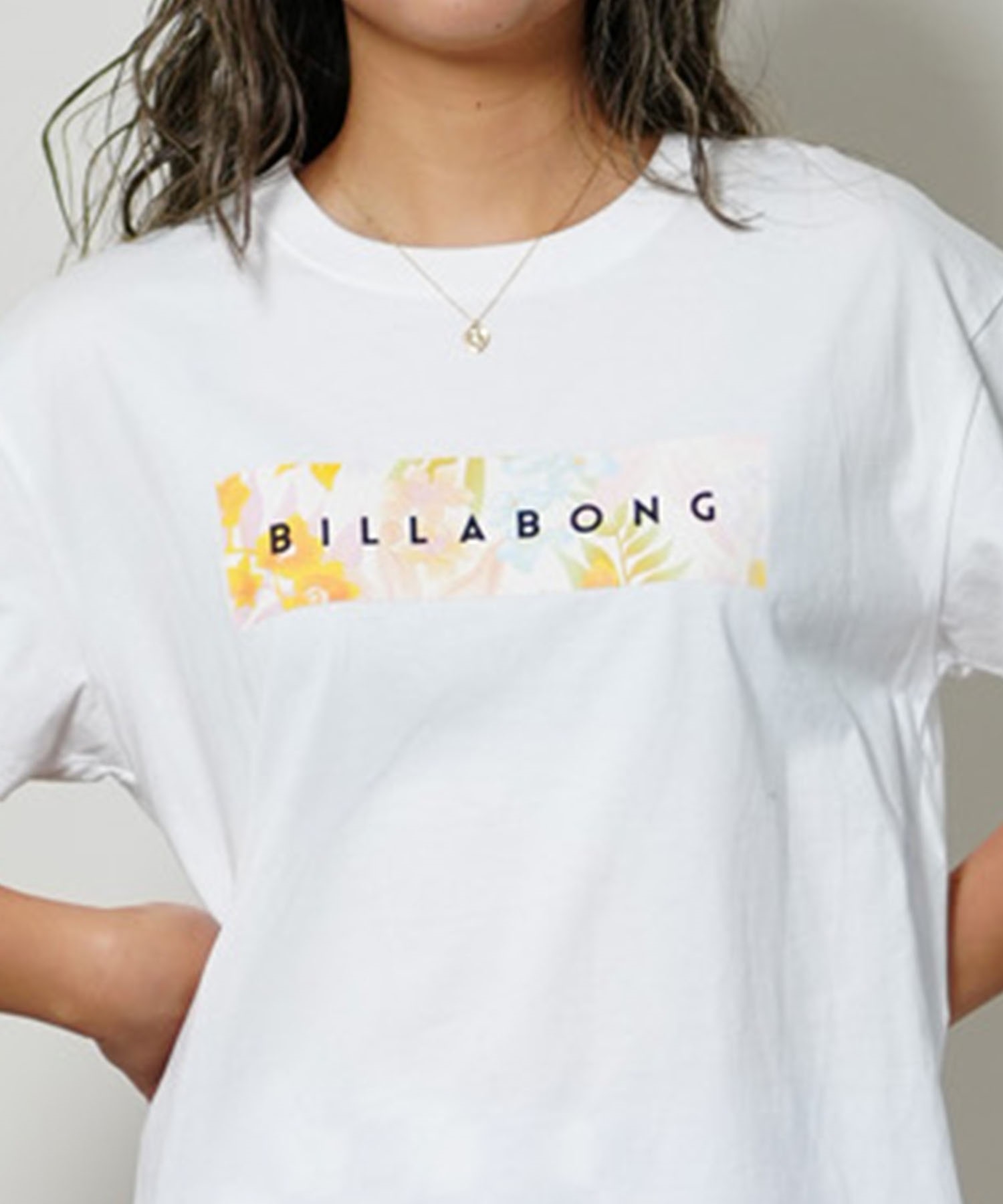 【クーポン対象】BILLABONG ビラボン レディース 半袖Tシャツ ボックスロゴ ボタニカル柄 BE013-221(WHT-M)