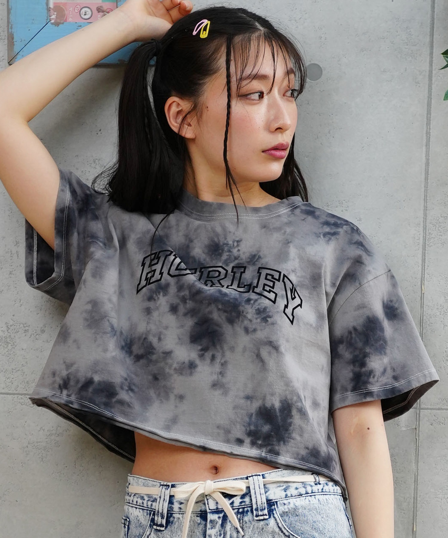 Hurley ハーレー レディース Tシャツ 半袖 ショート丈 クロップ丈 アーチロゴ プリント ヘビーウェイト WSS2421021(BLKT-M)