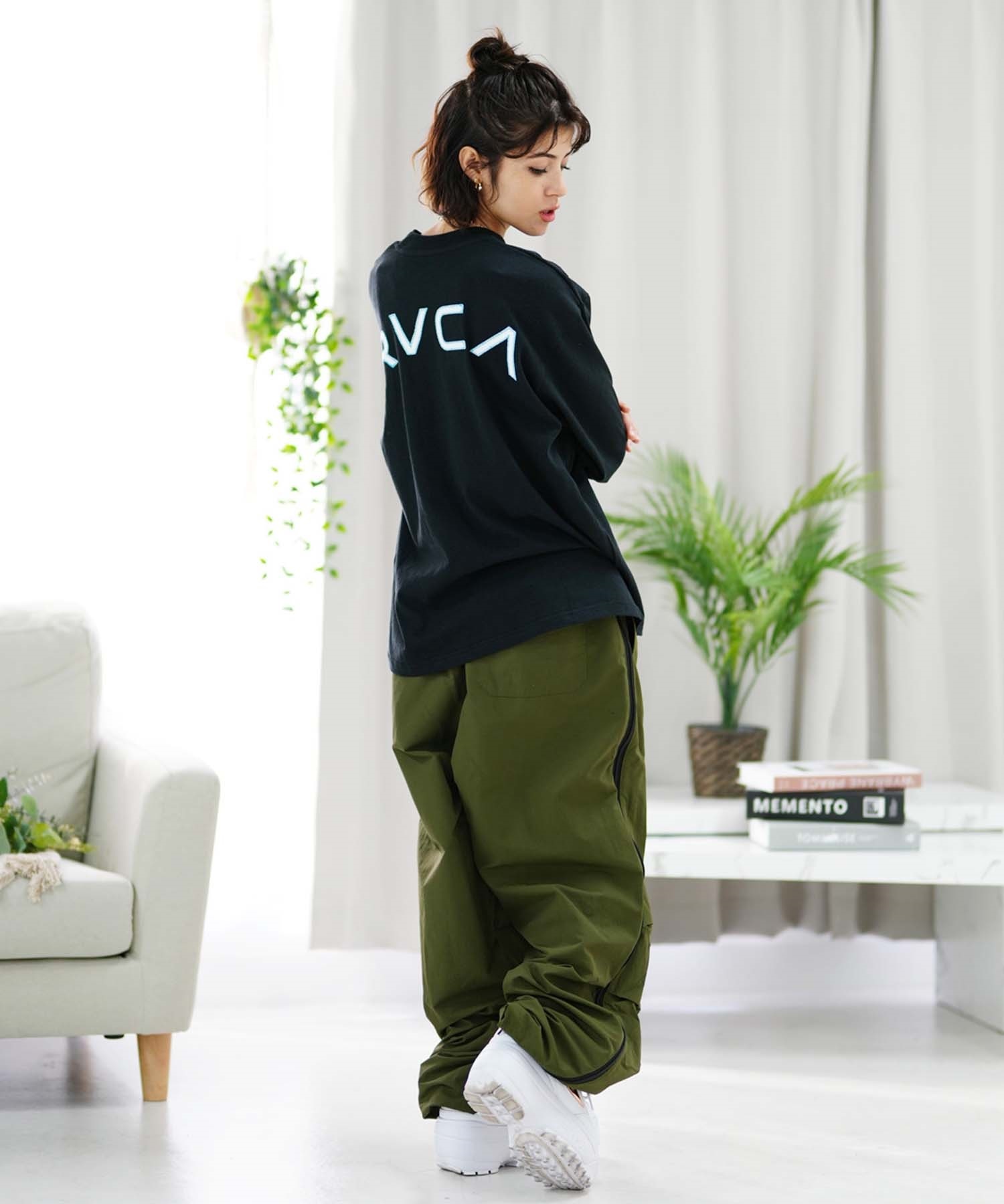 当店だけの限定モデル RVCA ルーカ RVCA（ルーカ）の「RVCA/ルーカ フロント オーバーサイズ ロンＴ【2023年秋冬モデル】 RVCA  ロゴ BLK オーバーサイズ ロングtシャツ ボックスロゴロンT メンズ