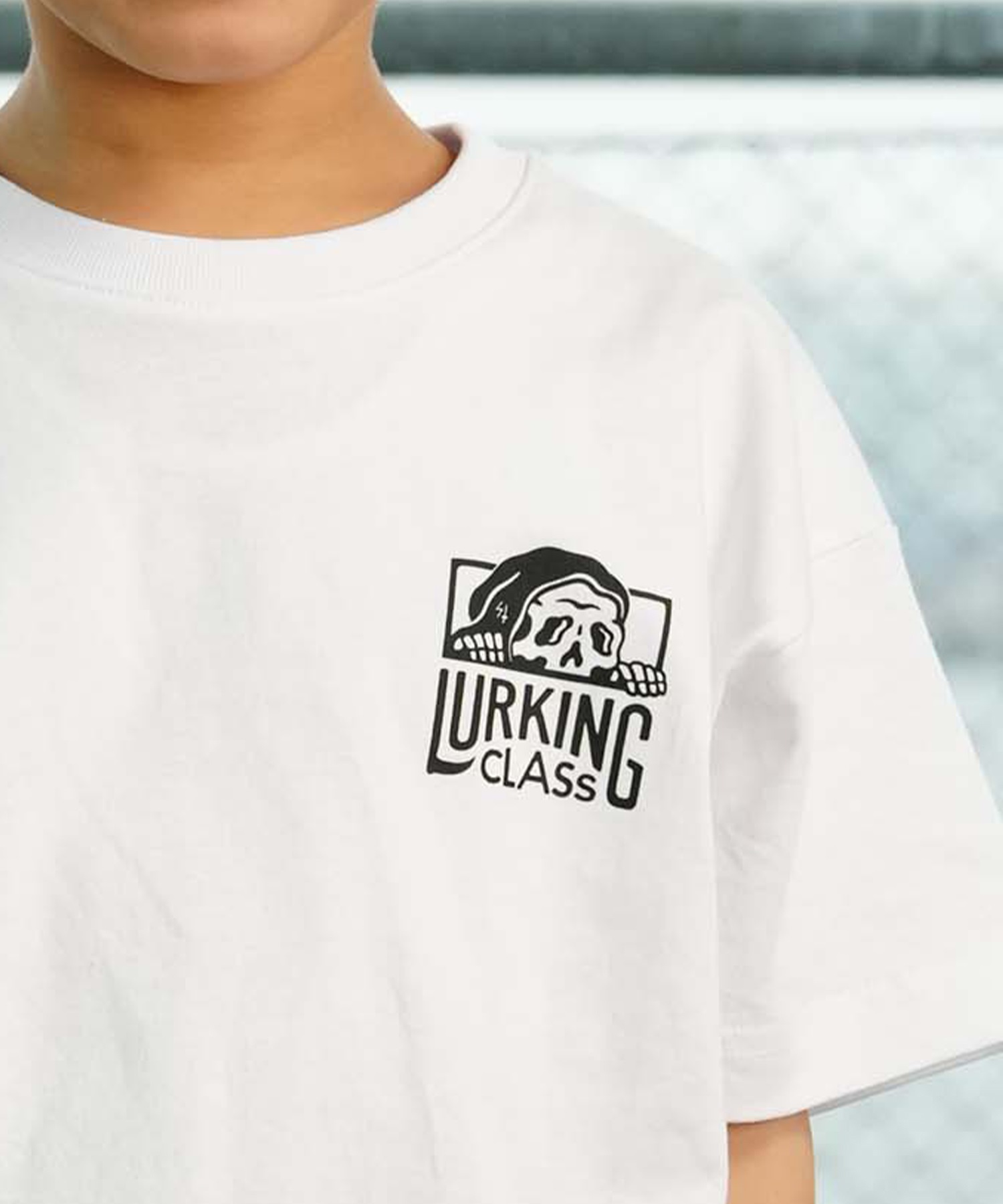 【ムラサキスポーツ限定】 LURKING CLASS ラーキングクラス BASIC LOGO TEE キッズ 半袖 Tシャツ ST24STM01K(ORG-130cm)