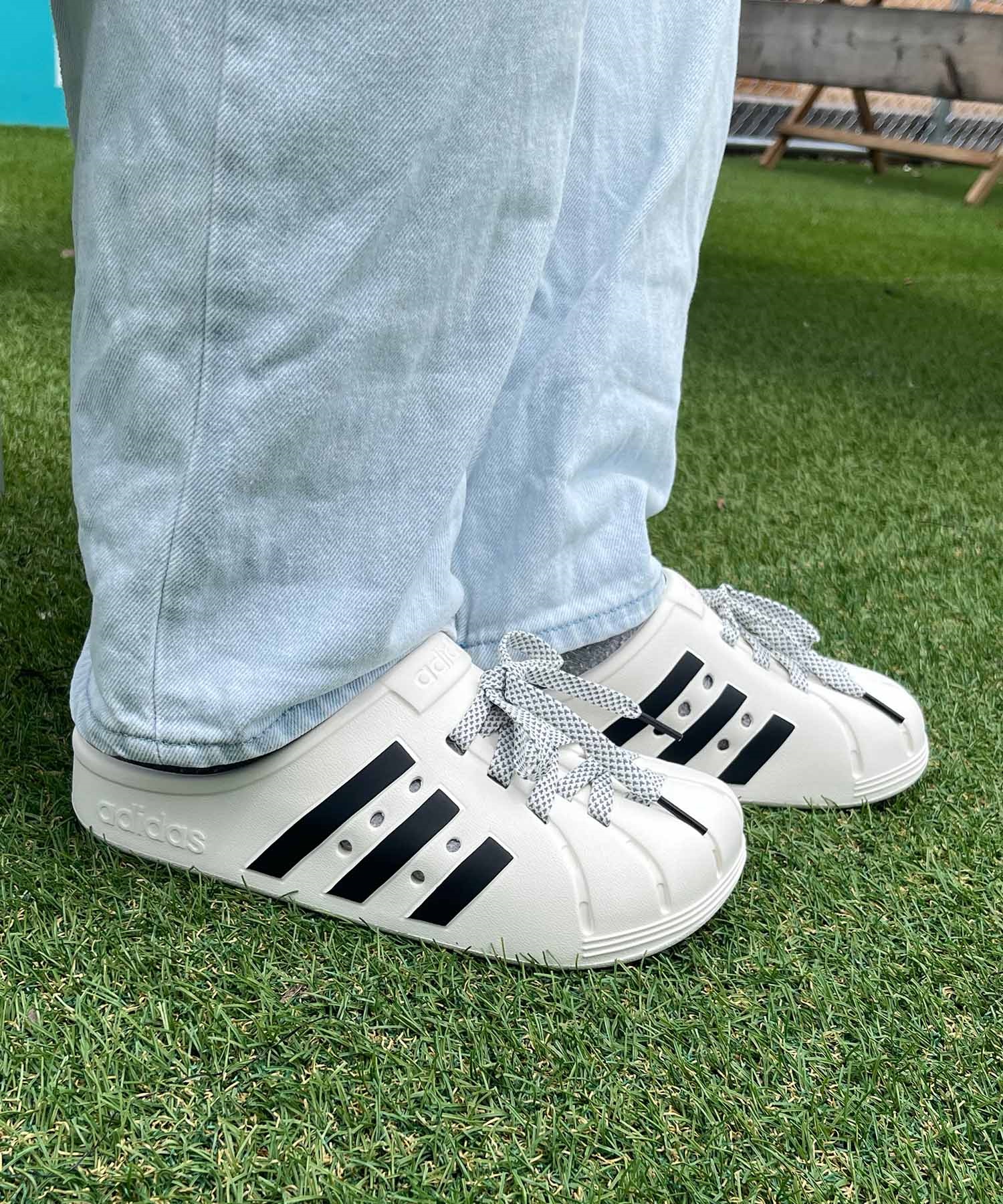 adidas アディダス シューズ サンダル メンズ レディース スリッポン シューレース アディレッタ クロッグ ADILETTE CLOGS JH9849(WT/BK-22.5cm)