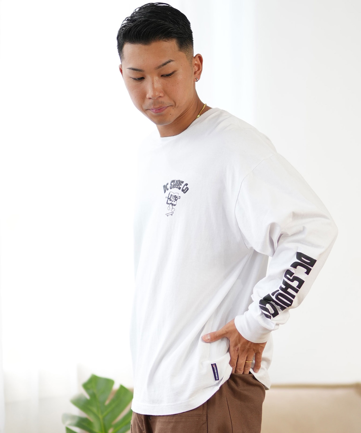 DC ディーシー 長袖 Tシャツ メンズ ロンT バックプリント スリーブロゴ ルーズシルエット DLT244075(WHT-M)