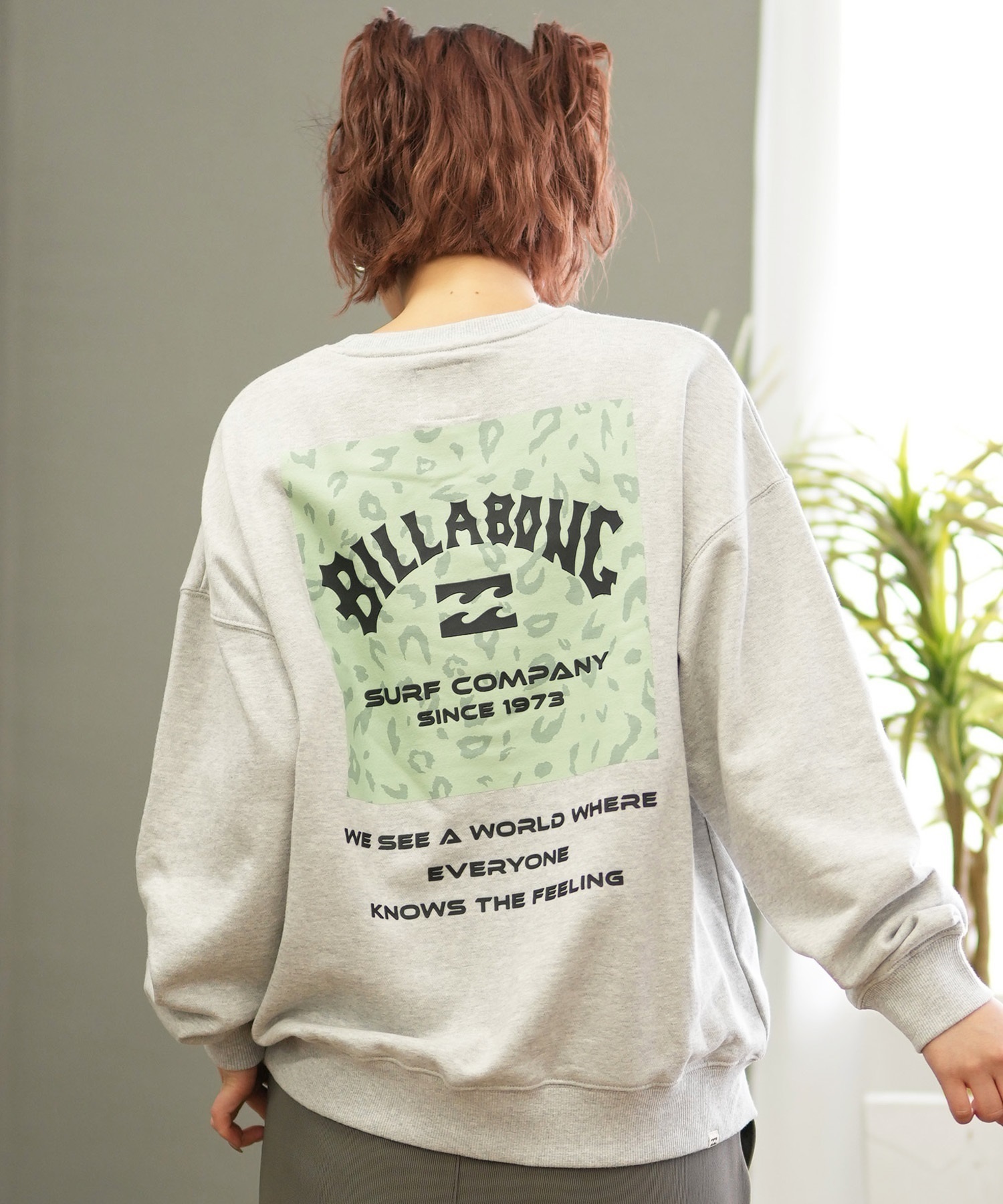 BILLABONG ビラボン トレーナー レディース クルーネック スウェット バックプリント ボーイフィット 裏毛 BE014-003(GRH-M)