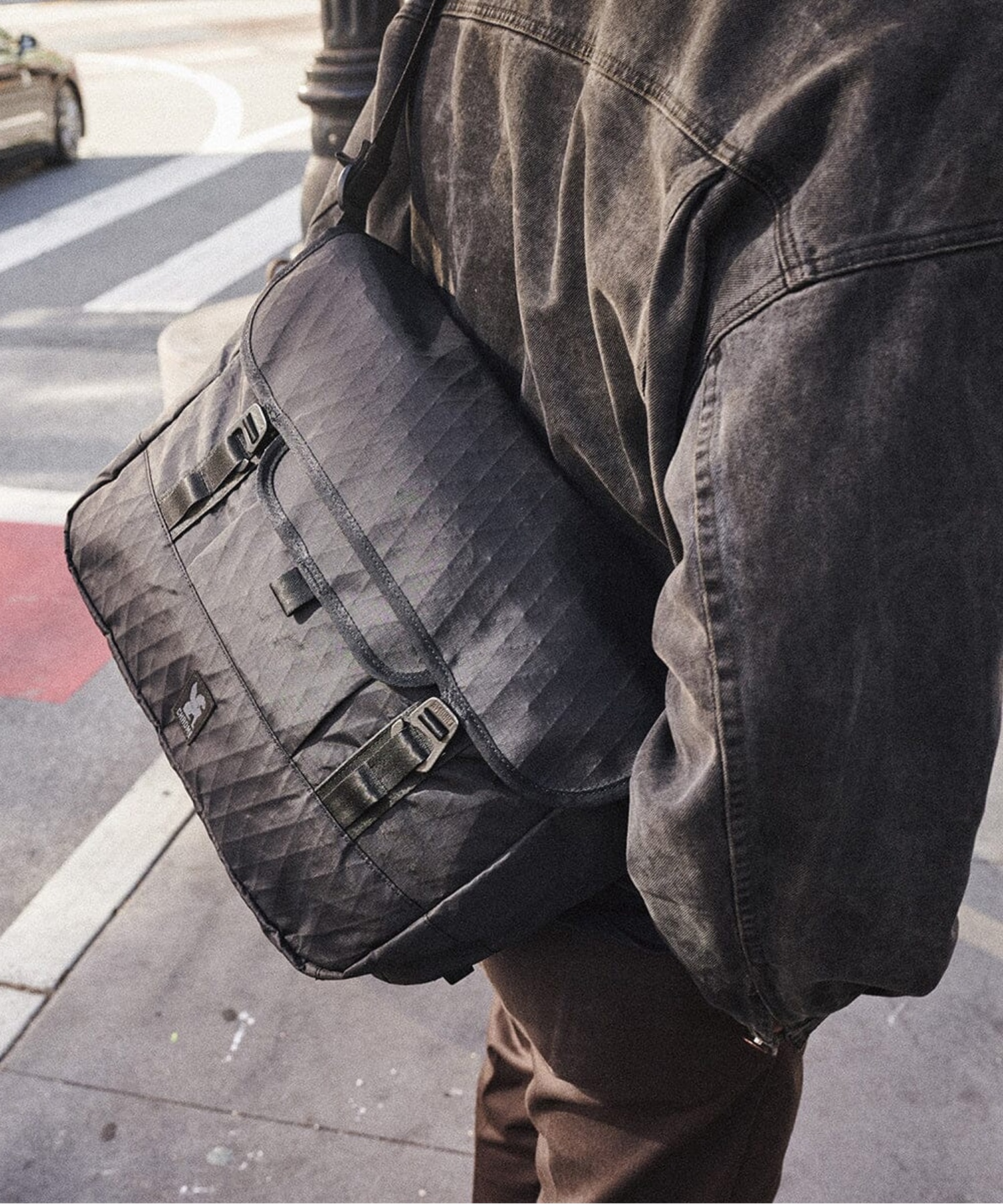 CHROME クローム バッグ ショルダーバッグ 防水 MIDTOWN 20L MESSENGER ミッドタウン 20L メッセンジャー BG377BLKX(BLKX-20L)