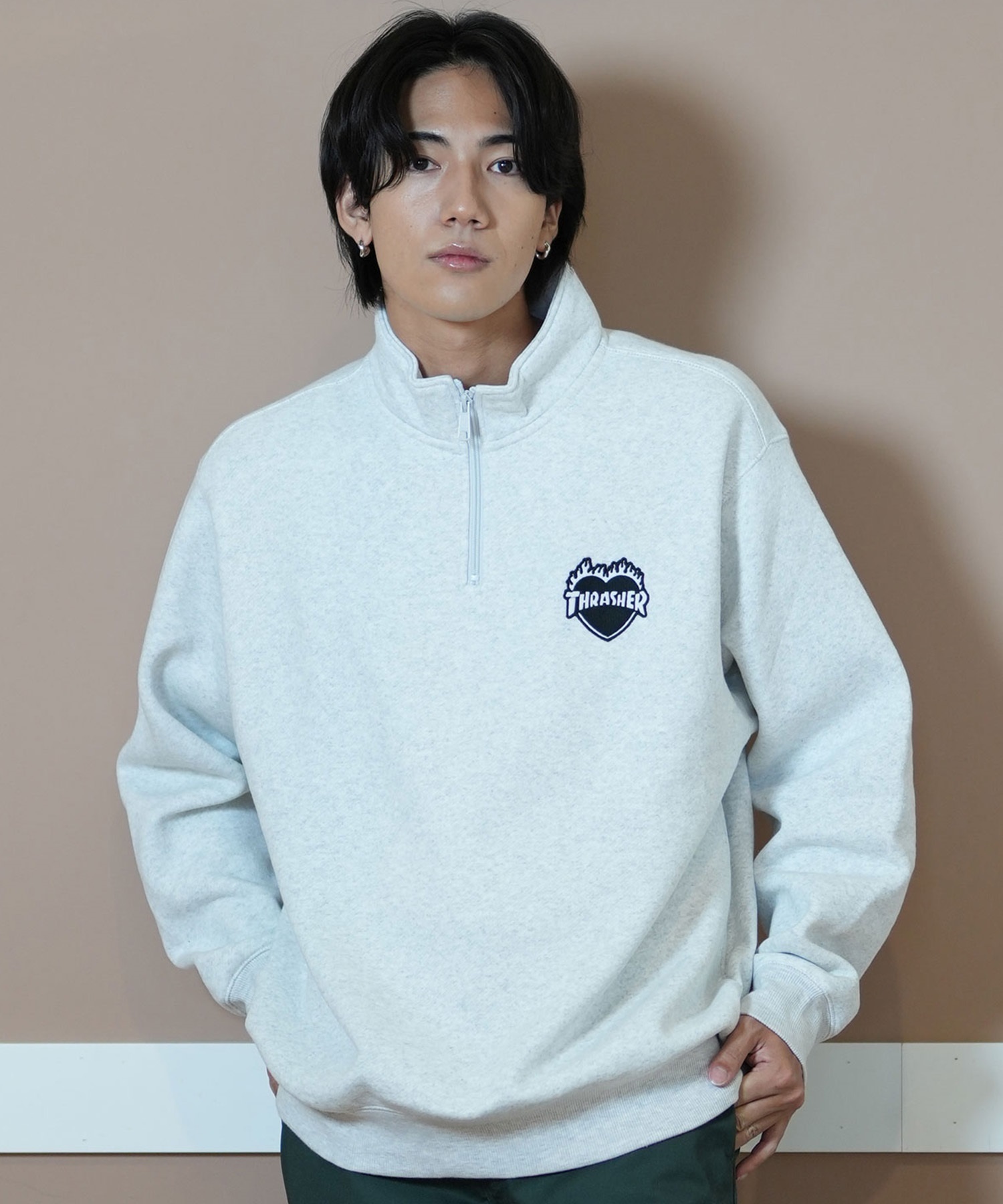 THRASHER スラッシャー ハーフジップ トレーナー メンズ スウェット ワンポイントロゴ ビッグシルエット 裏起毛 243TH1TR005 ムラサキスポーツ限定(WHT-M)