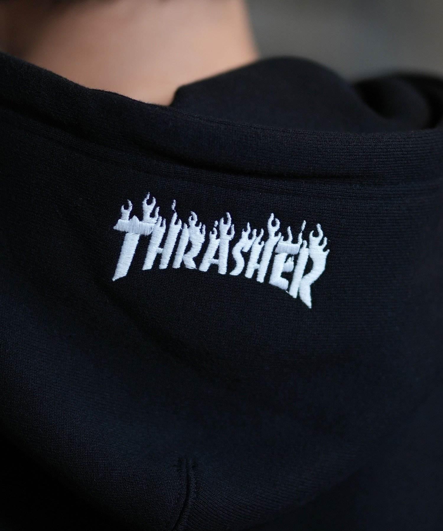 THRASHER スラッシャー パーカー プルオーバー メンズ スウェット フーディー アップリケロゴ刺繍 ビッグシルエット 裏起毛 243TH1PK010 ムラサキスポーツ限定(WHT-M)