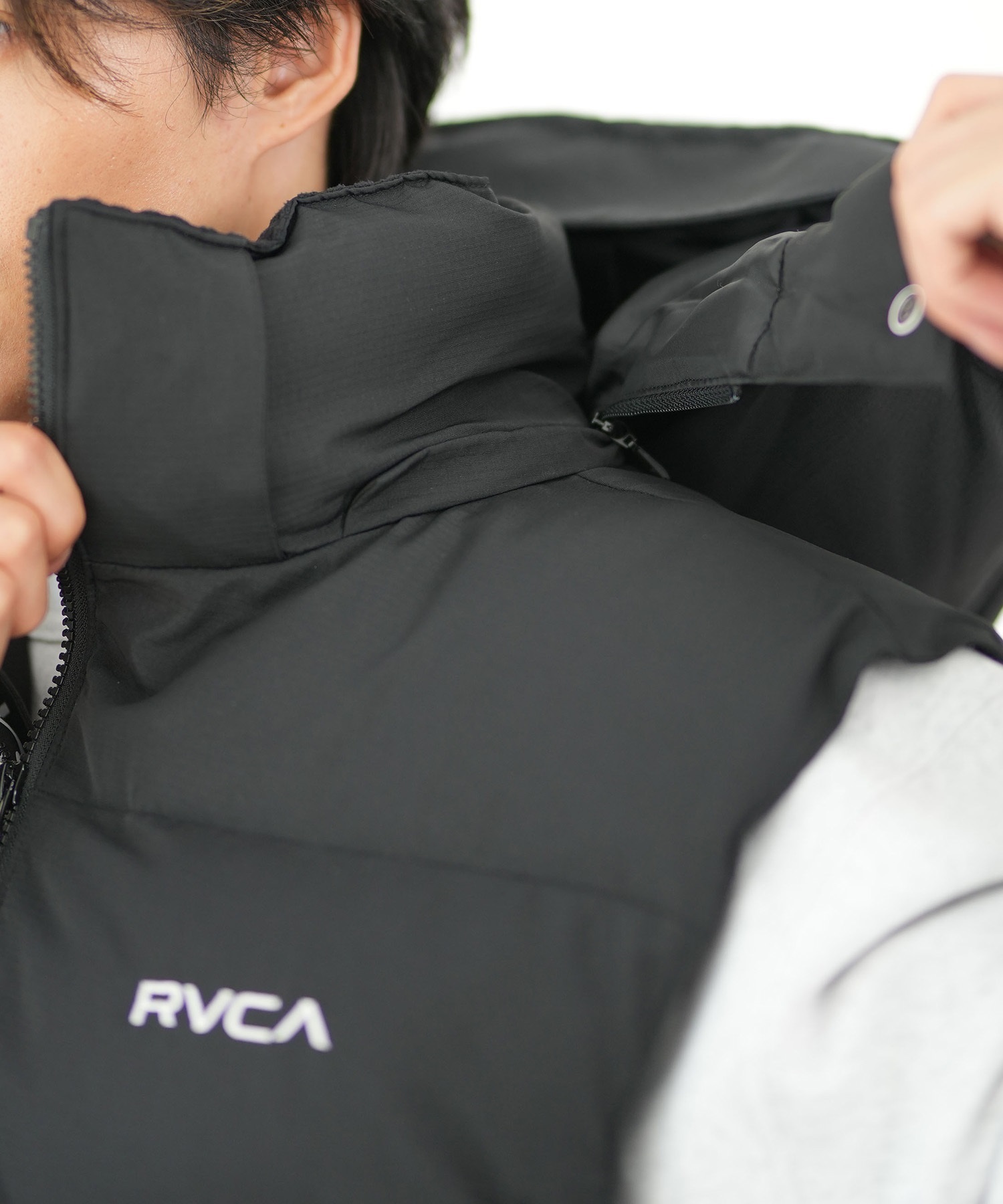 RVCA ルーカ アウター 中綿 メンズ ベスト ロゴ バックプリント フード取り外し可 2WAY BE042-768(ANW-S)