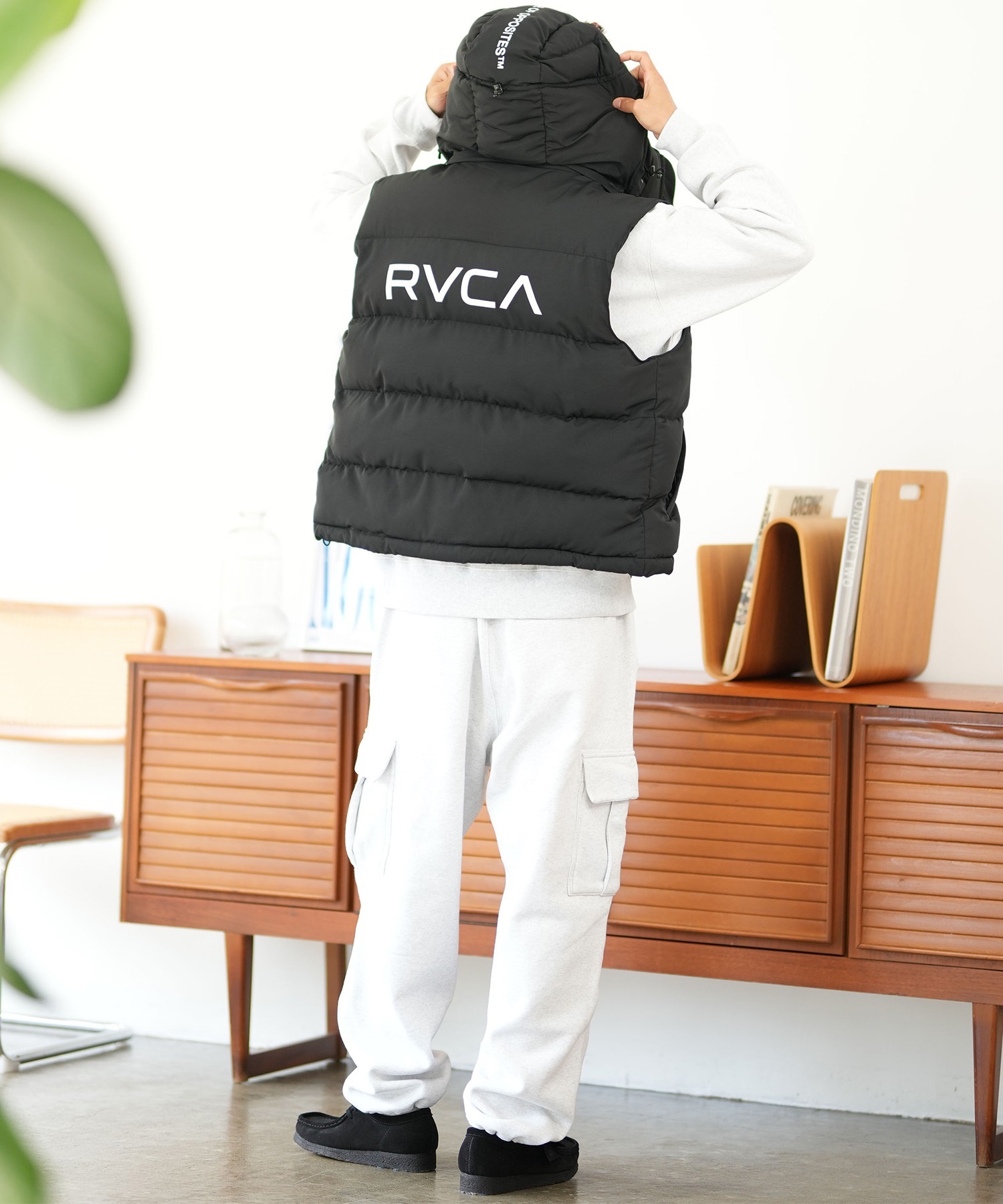 RVCA ルーカ アウター 中綿 メンズ ベスト ロゴ バックプリント フード取り外し可 2WAY BE042-768(ANW-S)