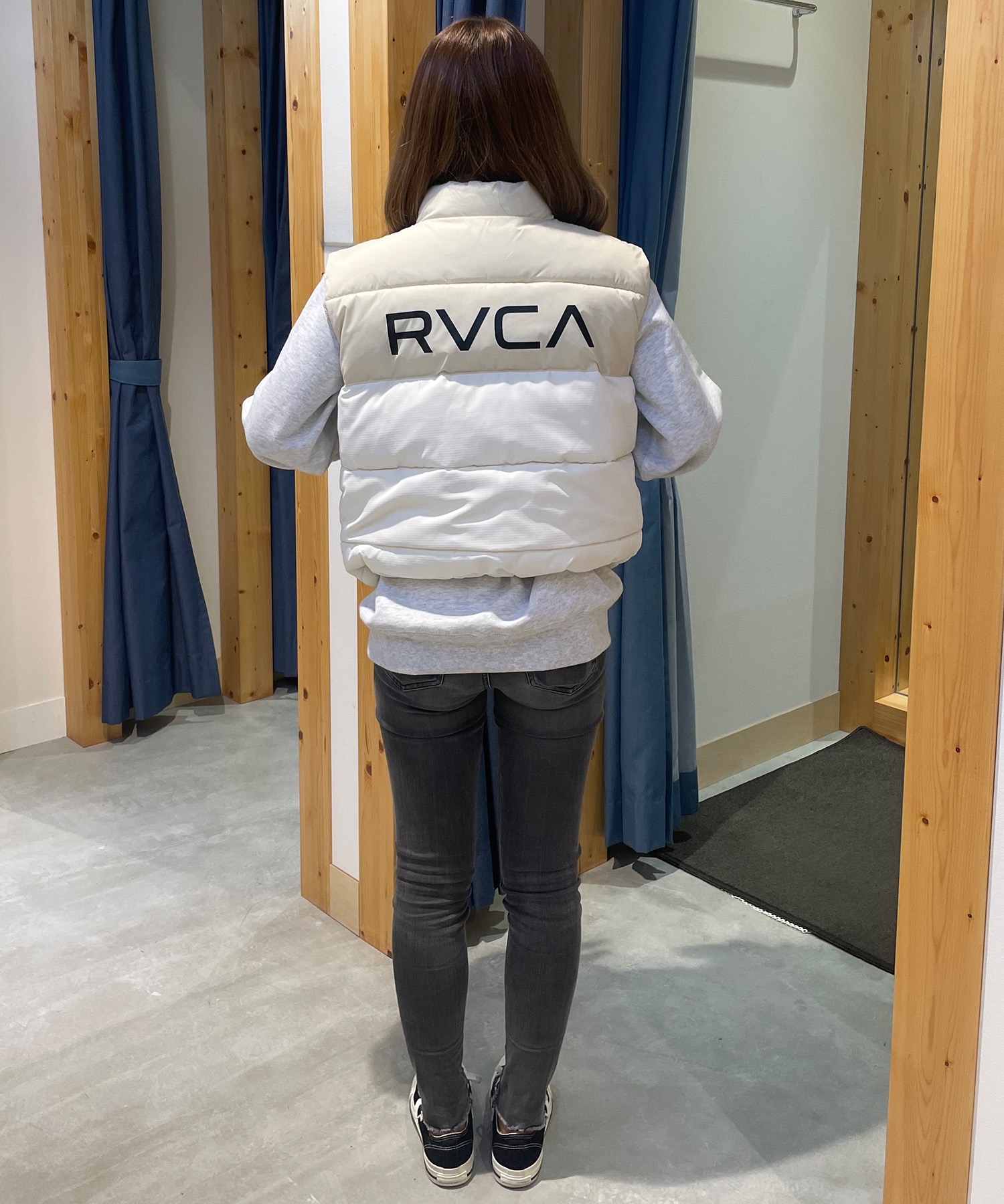 RVCA ルーカ ベスト レディース 中綿 スタンドネック バックプリント BE04D-757(WDR0-S)