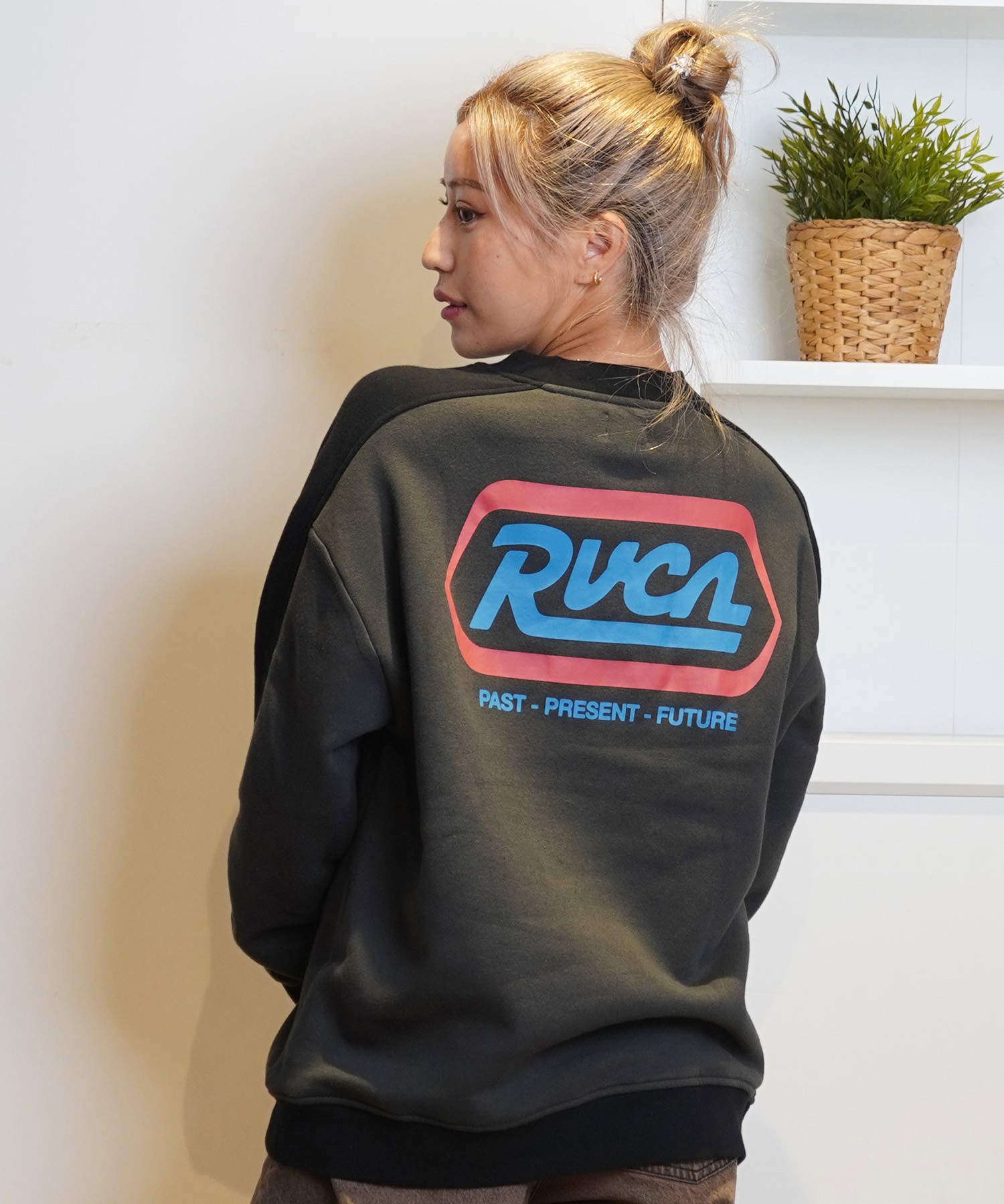 RVCA ルーカ トレーナー レディース クルーネック スウェット バックプリント 裏起毛 BE044-005(RQS0-S)